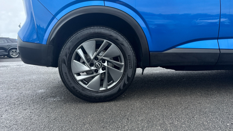 Nissan Qashqai 1.3 DiG-T MH Acenta Premium 5dr Petrol Hatchback